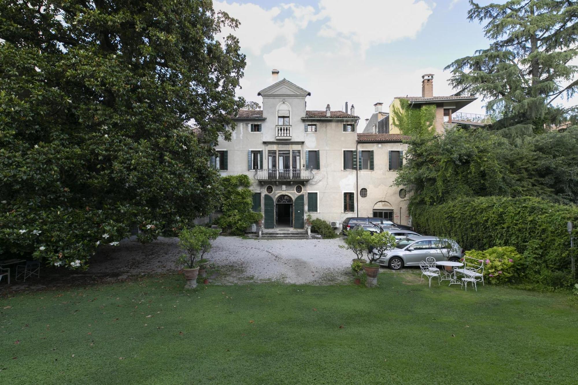 Palazzo Calvi Di Coenzo -